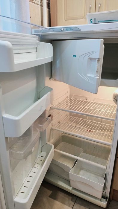 Холодильник Stinol-232Q, робочий, 2000р, висота 1,25м