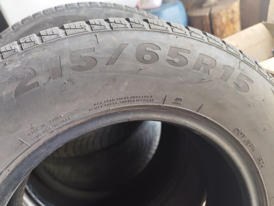 Продам резину 215/65/15