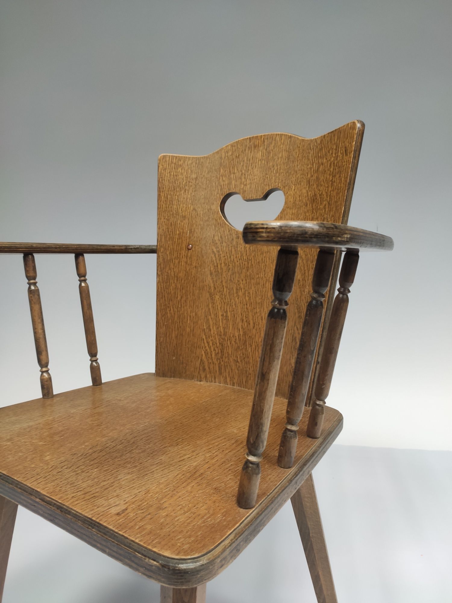 Drewniane krzesło retro