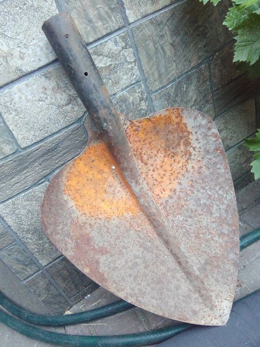 Лопата породная - чирва (рельсовая сталь) немного б\у, почти новая.