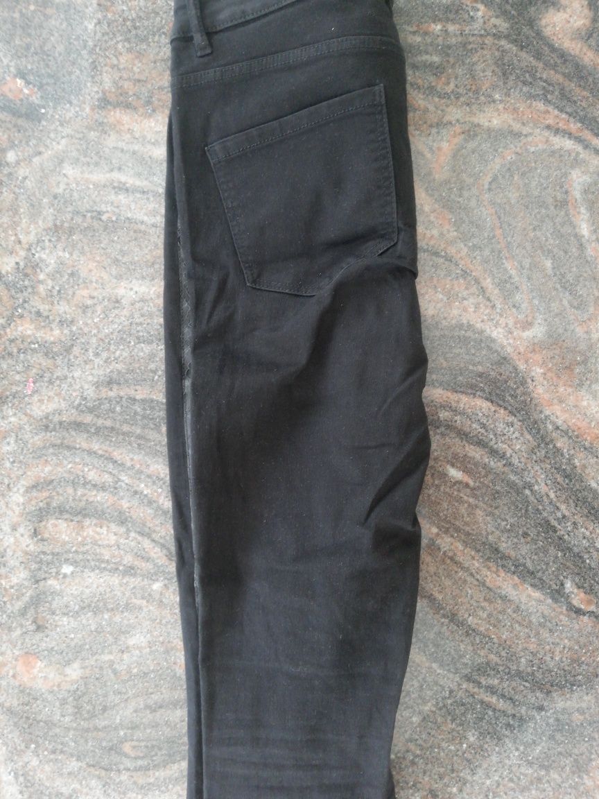 Czarne spodnie z lampasami rozm. 38