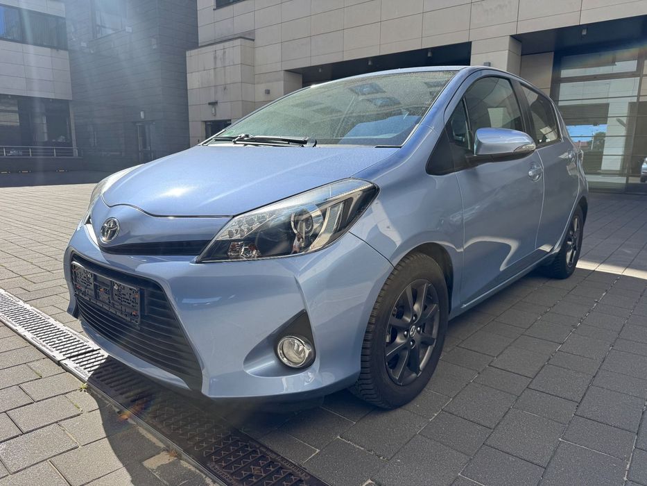 Toyota Yaris Hybrid bardzo dobry stan automat