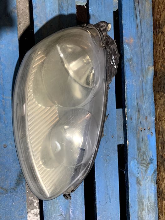 Farol Direito Golf V