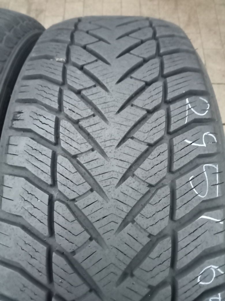 2x Opony Używane 245/65R17 Zimowe Goodyear