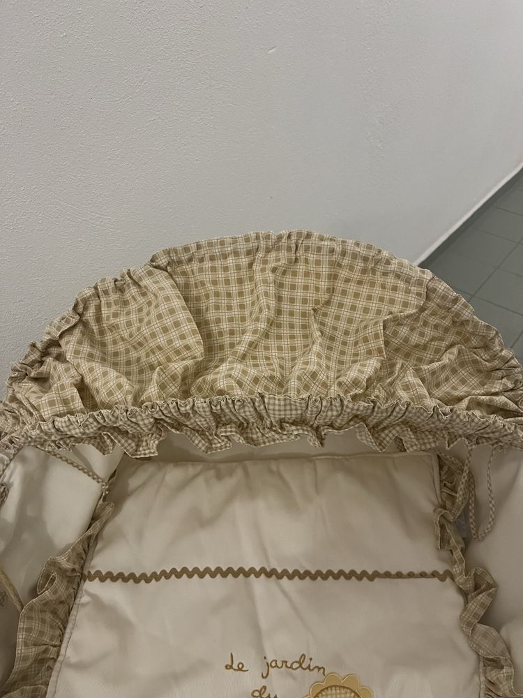 Berço em verga com suporte