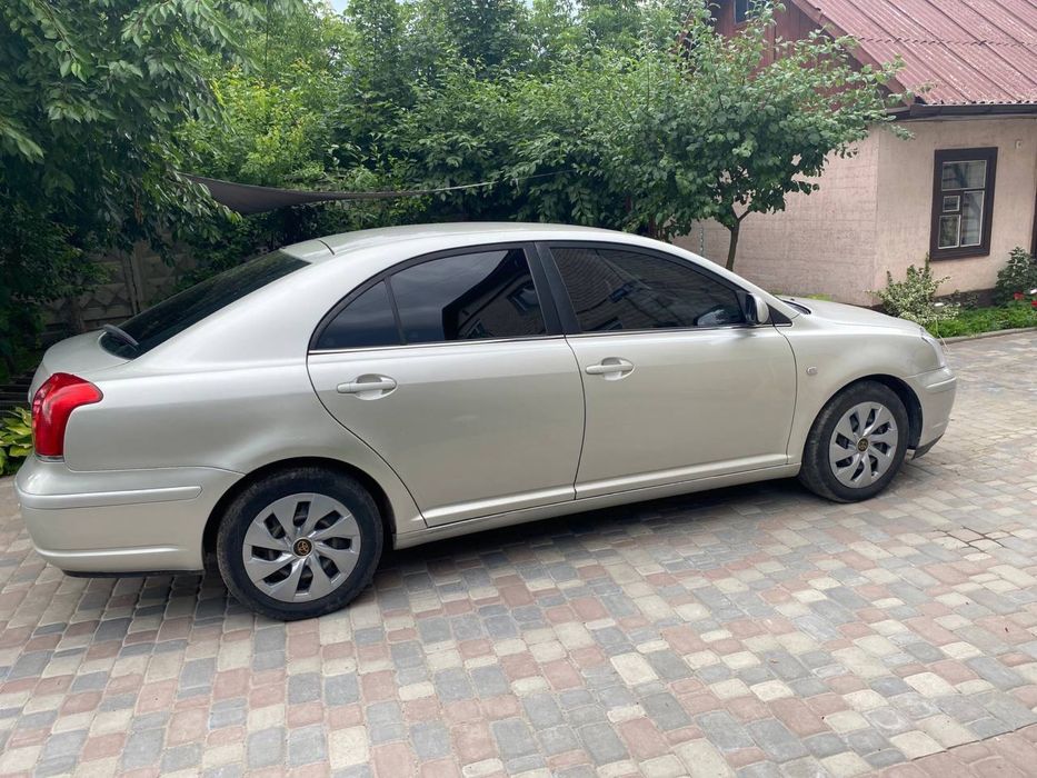 Toyota avensis 2003