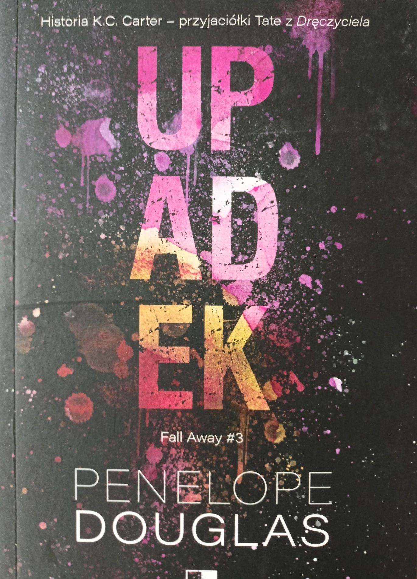 Upadek. Książka Penelope Douglas. Przygoda K.C. Carter.