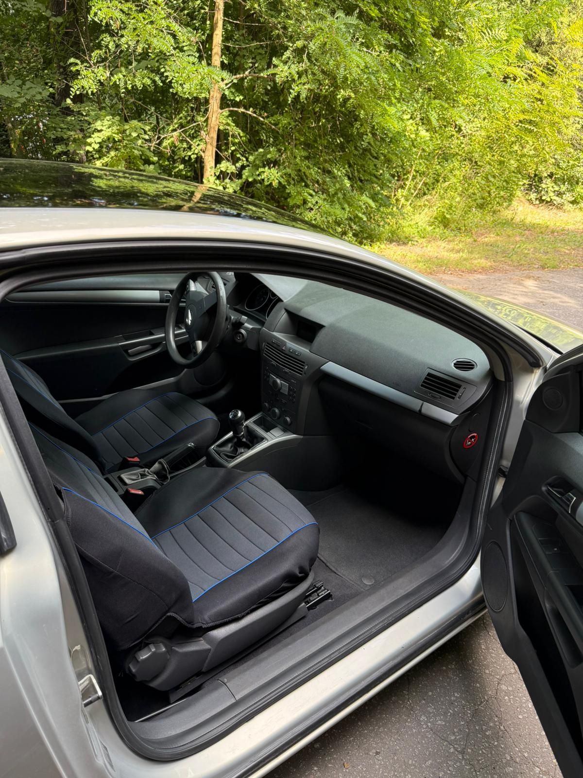 Opel Astra GTC 1.6 klima