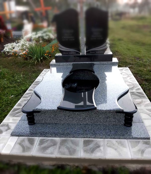 Встановлення, реставрація памятників. Бруківка навколо памятників