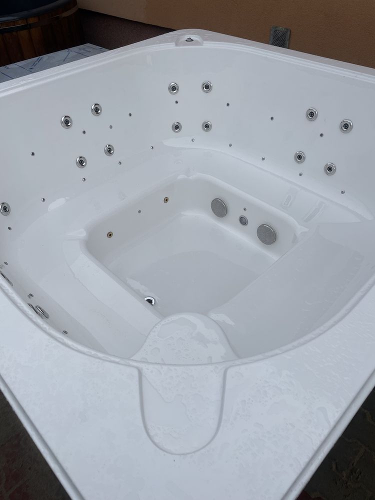 Balia ogrodowa kwadratowa Jacuzzi ogrzewana GAZ