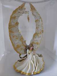 Figurka Aniola złocony podswietlane skrzydla rzeźbiony
