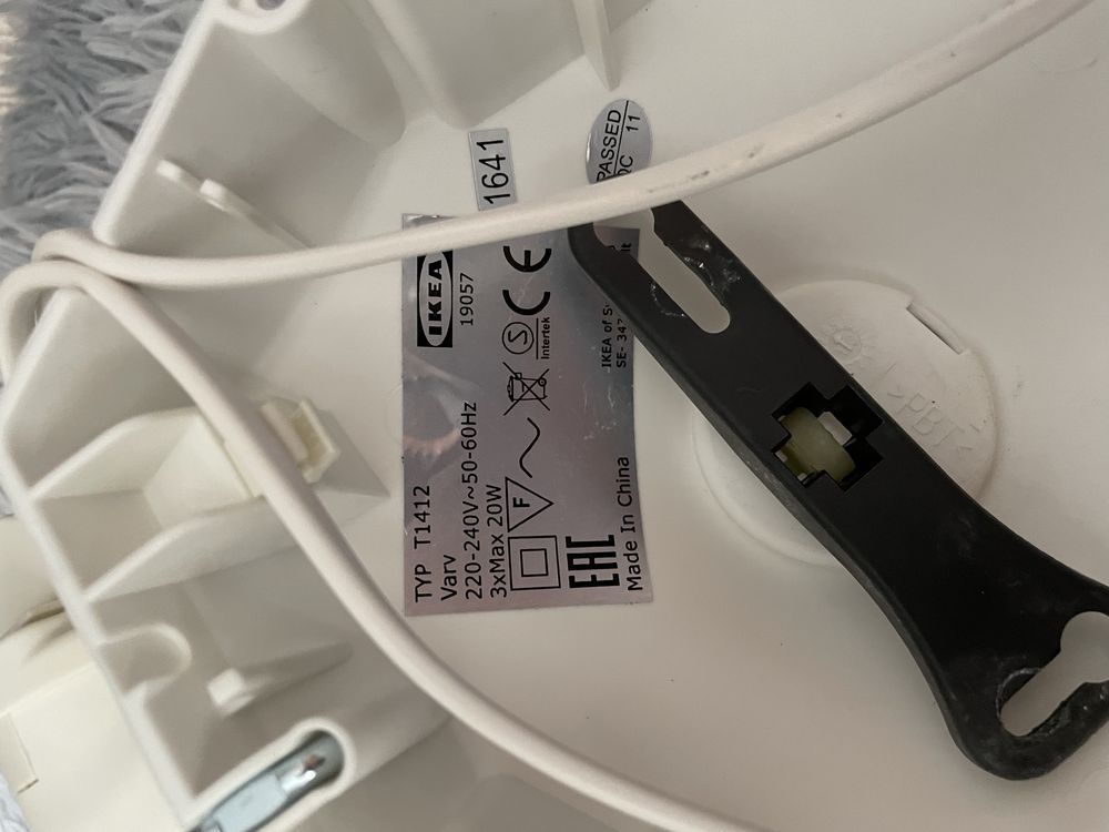 ikea biała lampa wisząca sufitowa typ T1412