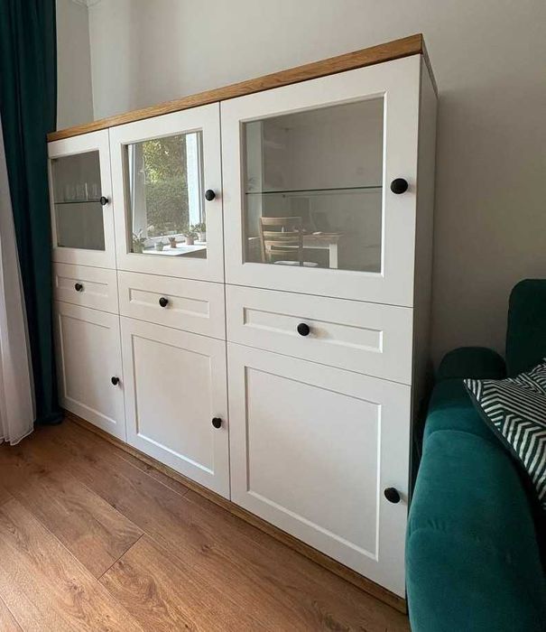 Biały kredens w idealnym stanie