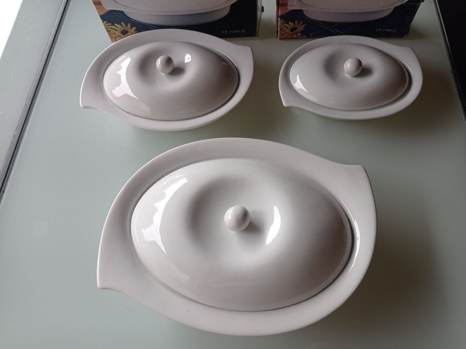 Salaterka z pokrywką 25 cm biała porcelana