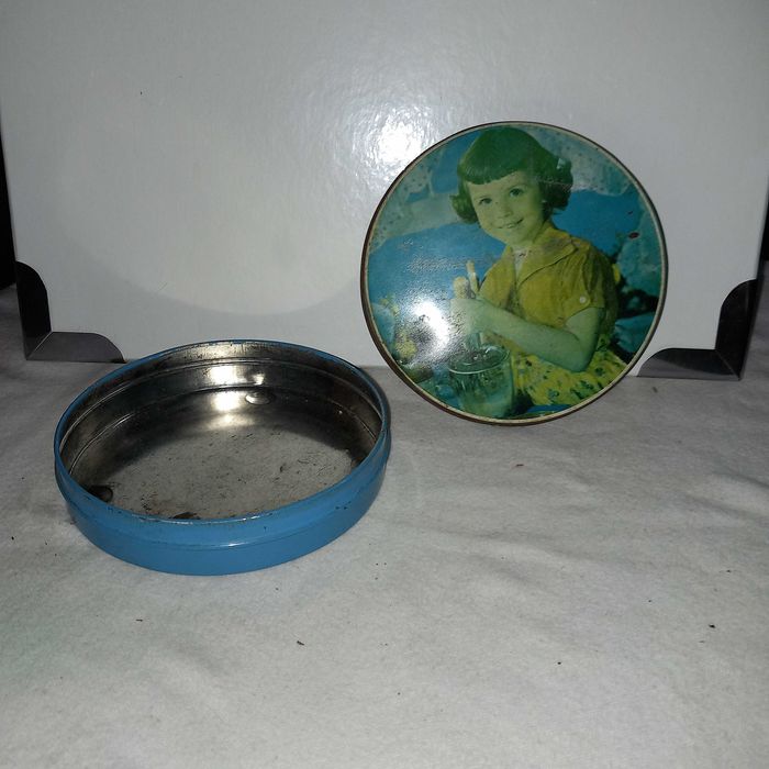 Caixa redonda em lata