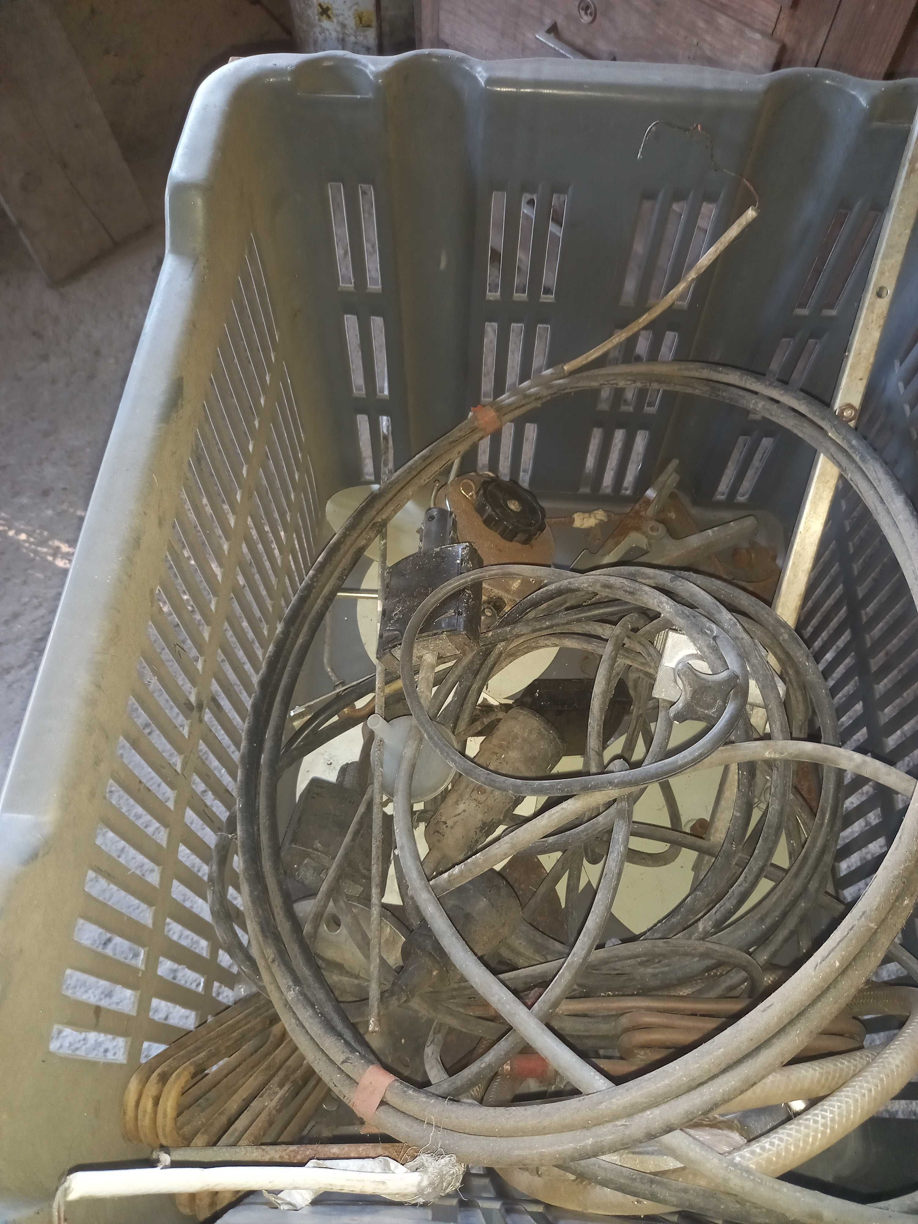 Cesto com transportador ferro e rodas