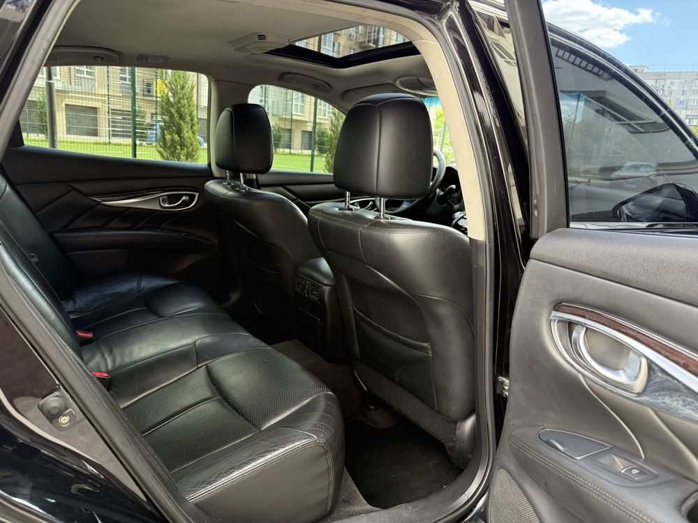 Продам Infiniti M25 2012