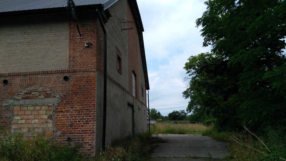 Magazyn 2000 m2  + 2 działki 2082m2 i 1856m2