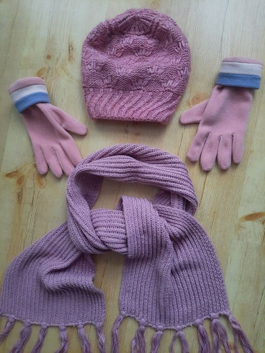 Gruby zestaw zimowy czapka szal i rękawiczki.