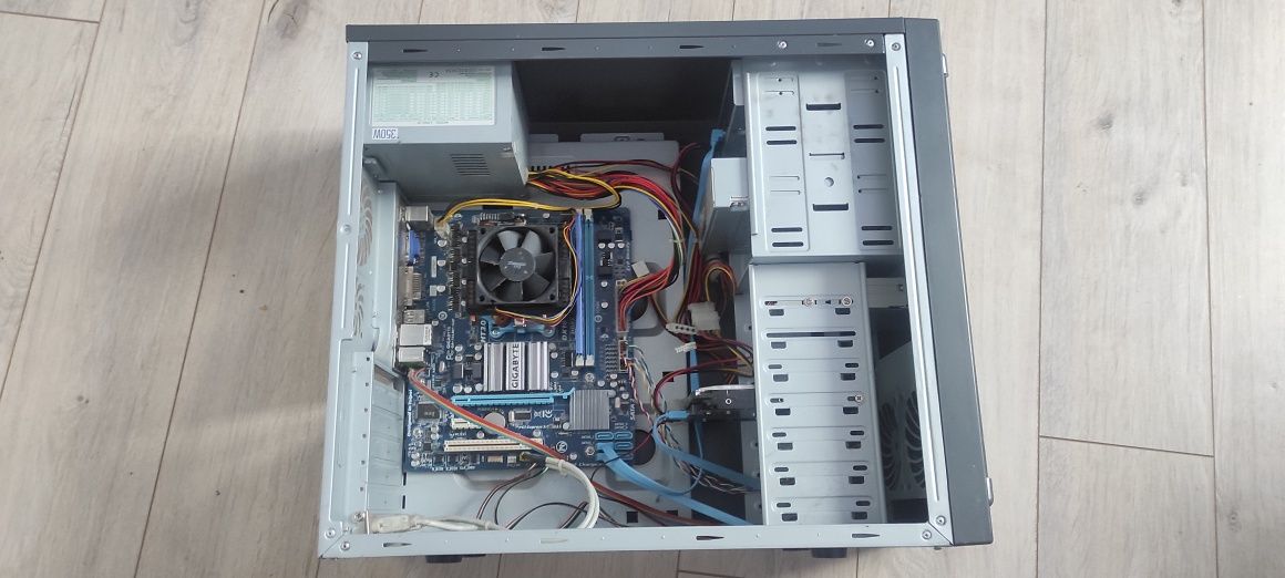 PC AMD Phenon II 3,2 GHz RAM 4 GB Seagate 500 GB