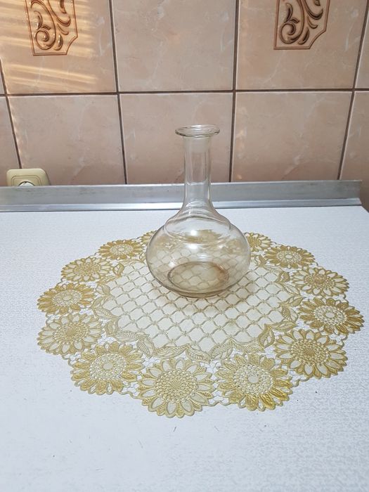 Графин стекляный для водки времен СССР. Рюмочки граненые.