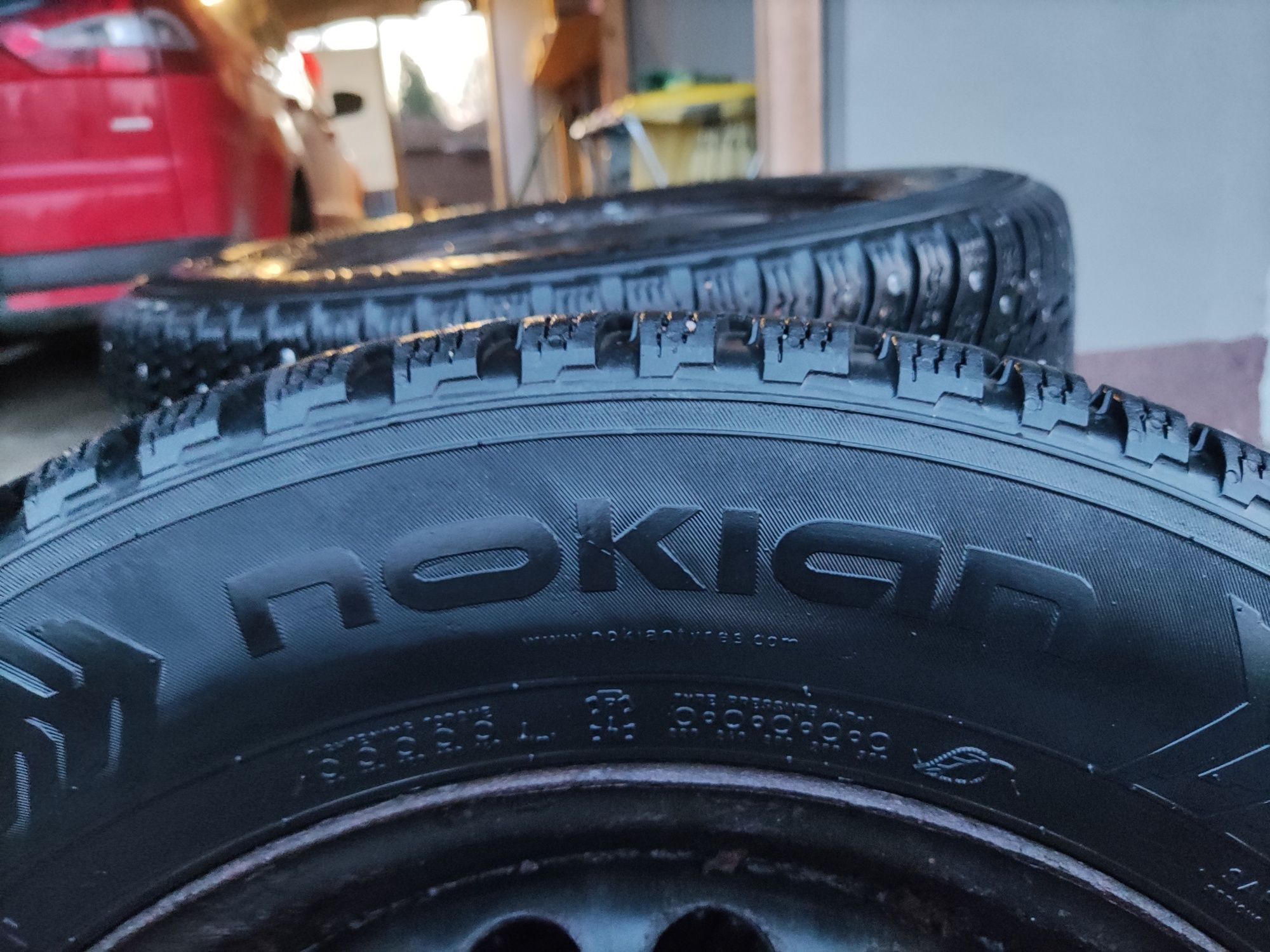 Nokian hakkapeliitta 8 215/60 R16 99T XL, z kolcami