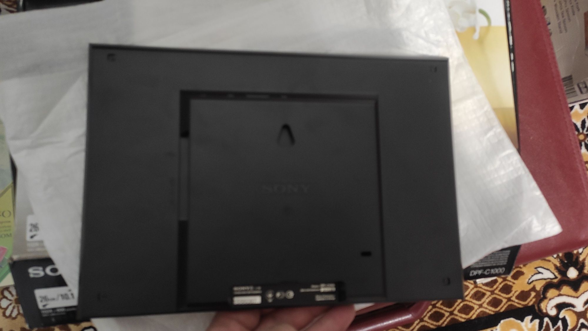 Продам Цифровую фоторамку Sony DPF-C1000