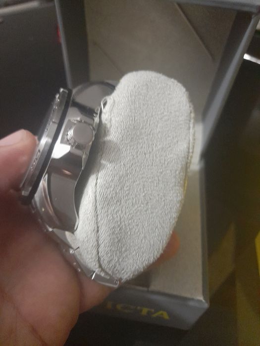 Relógio invicta original na caixa prateado