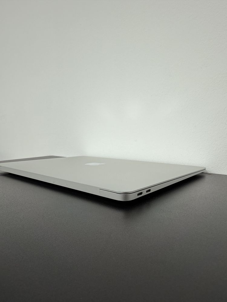 1 цикл Macbook Air 13 2019(2020) I5 8Gb | 128Gb • ГАРАНТІЯ > Ідеальний