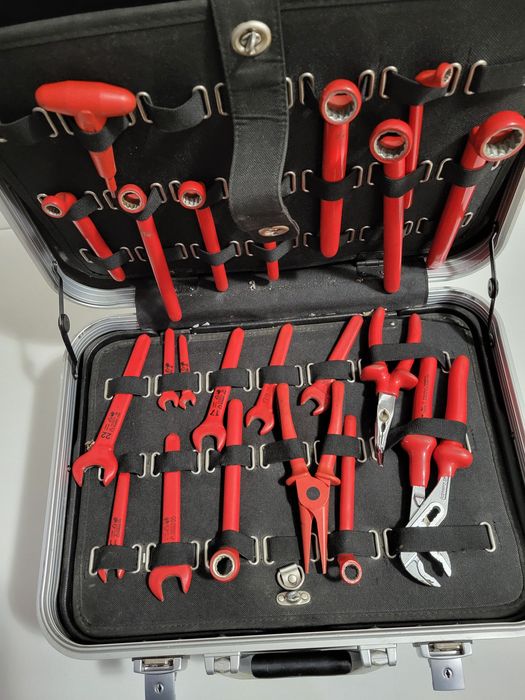 Zestaw dla elektryka  w walizce serwisowej