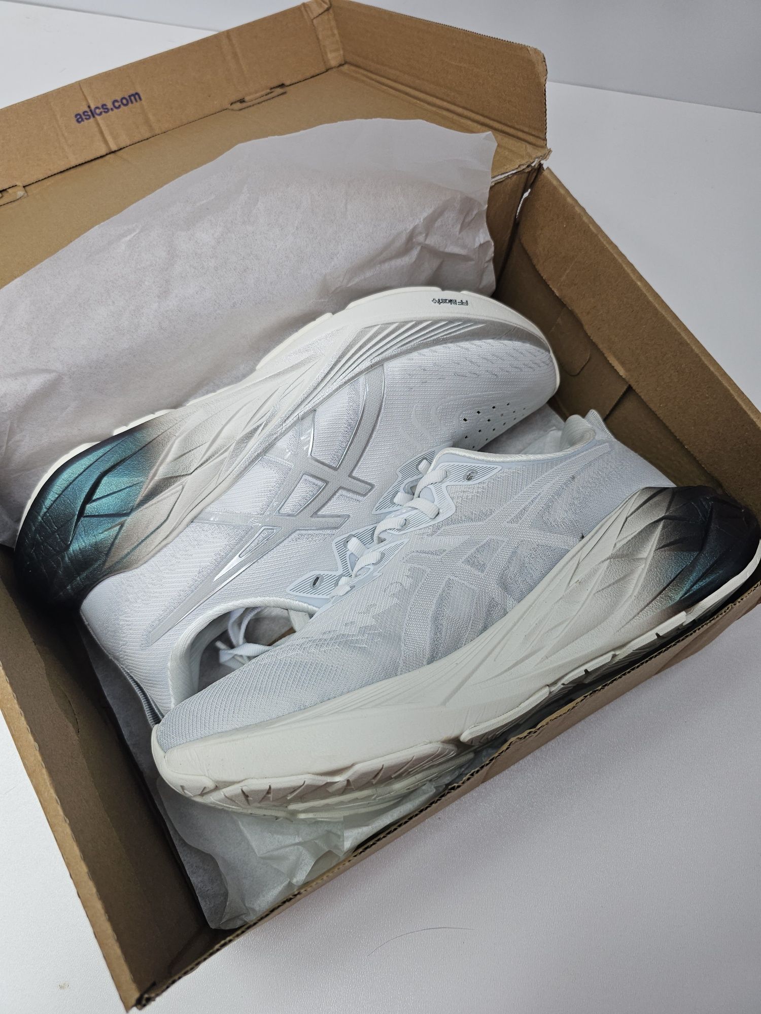 Buty do biegania Asics NOVABLAST 4