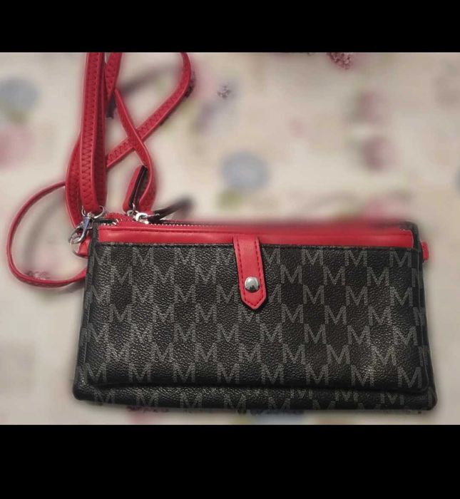 Mala/carteira com vários fechos