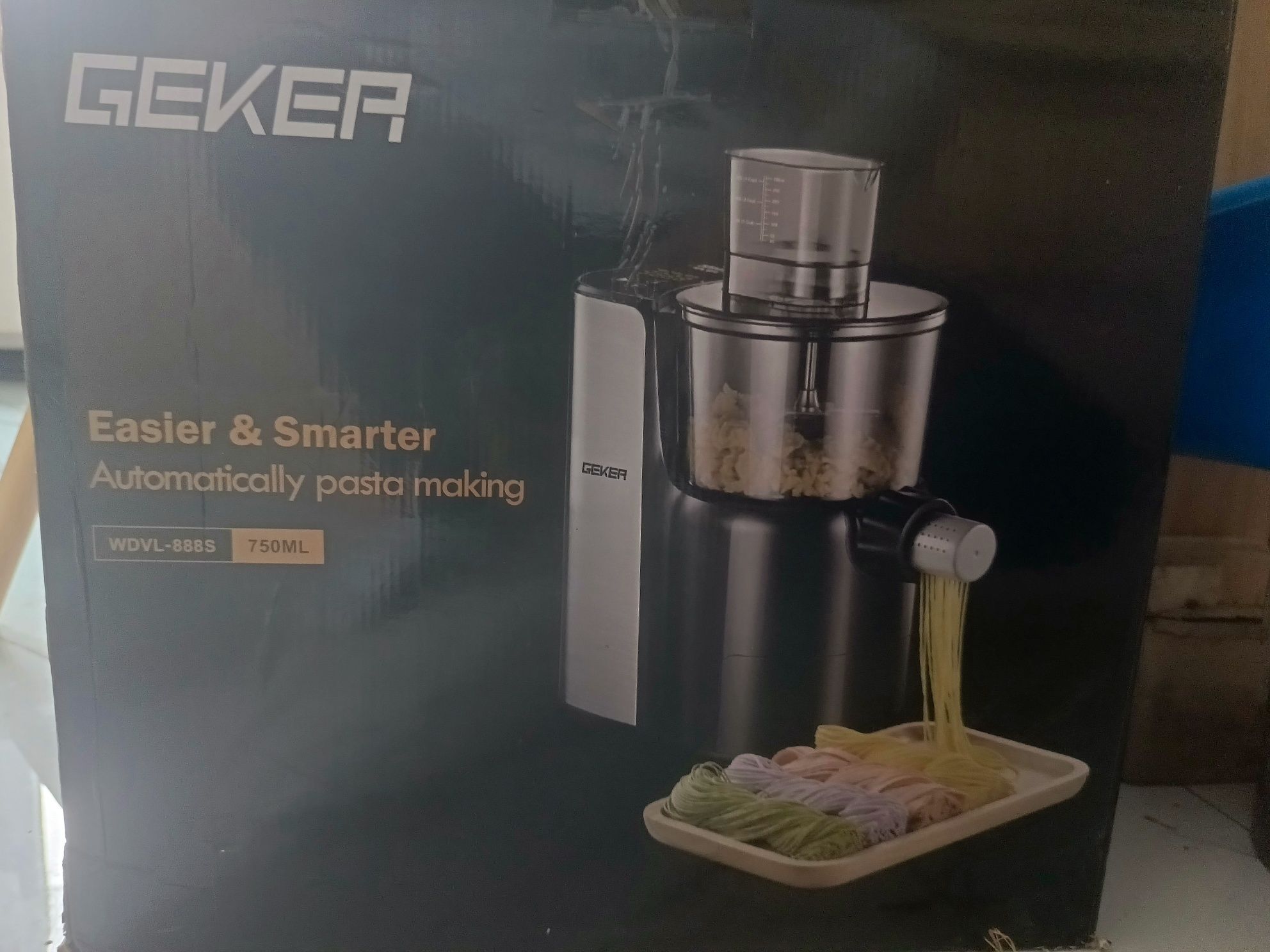 Sprzedam automatyczna maszynke do makaronu Geker