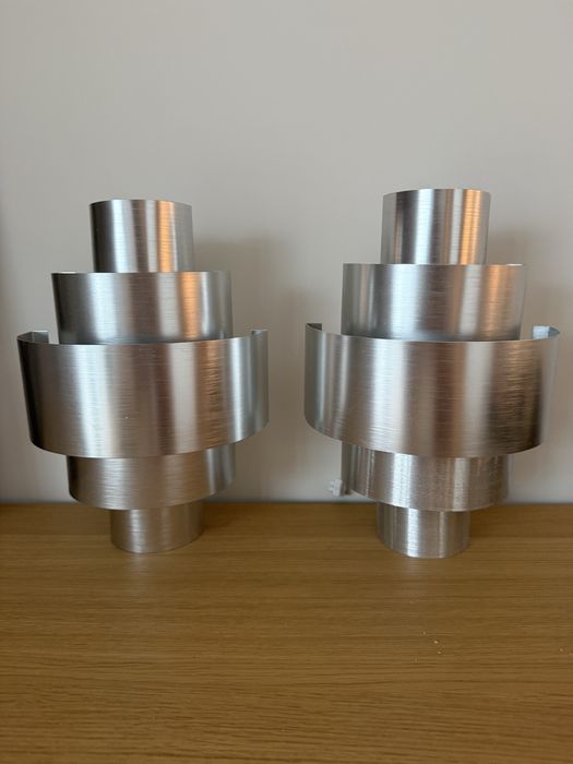 Zestaw 2 pięknych kinkietów ze szczotkowanego aluminium