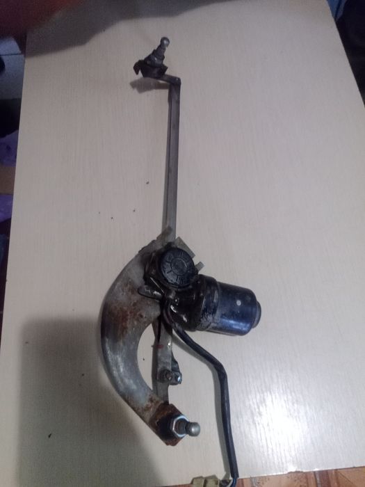 Электро мотор дворников в сборе с тропецыей.