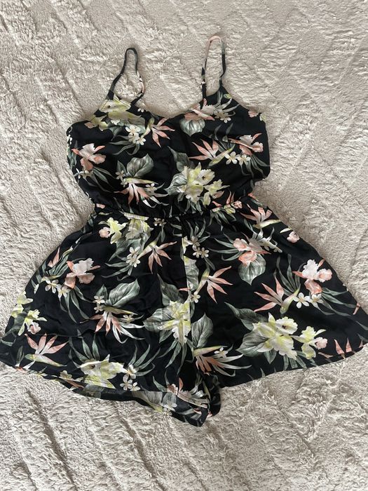 Kombinezony i spodenki