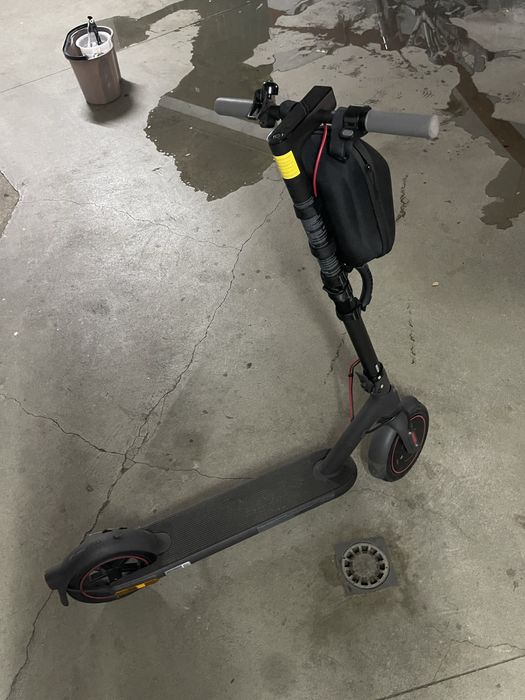 Trotinete eléctrica como nova.