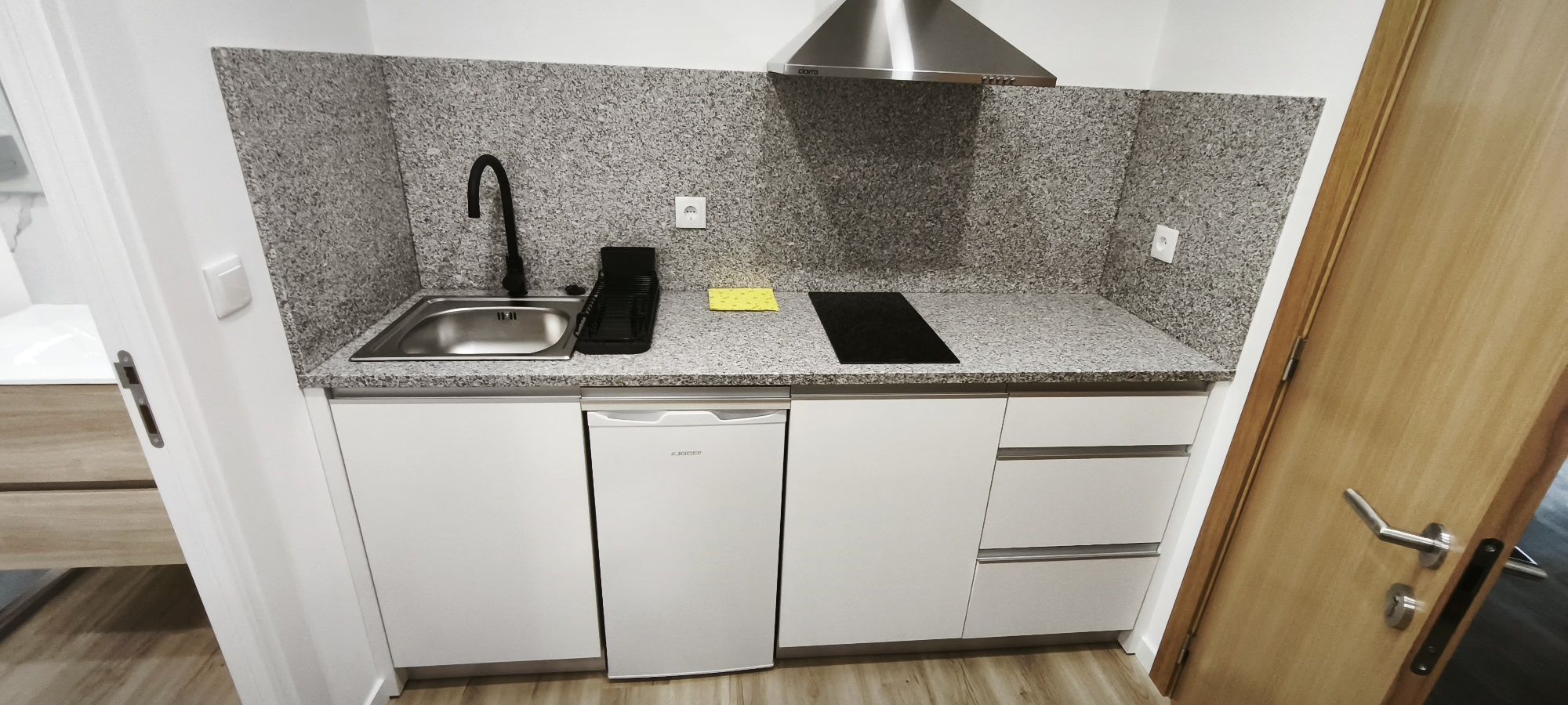 Quartos T0 com WC privado e cozinha