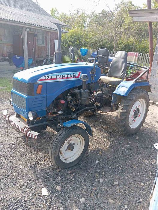 Трактор Сінтай 220
