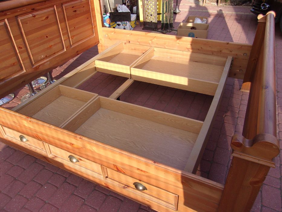 Łoże 160 x 200 z szufladami.Drewno jodłowe