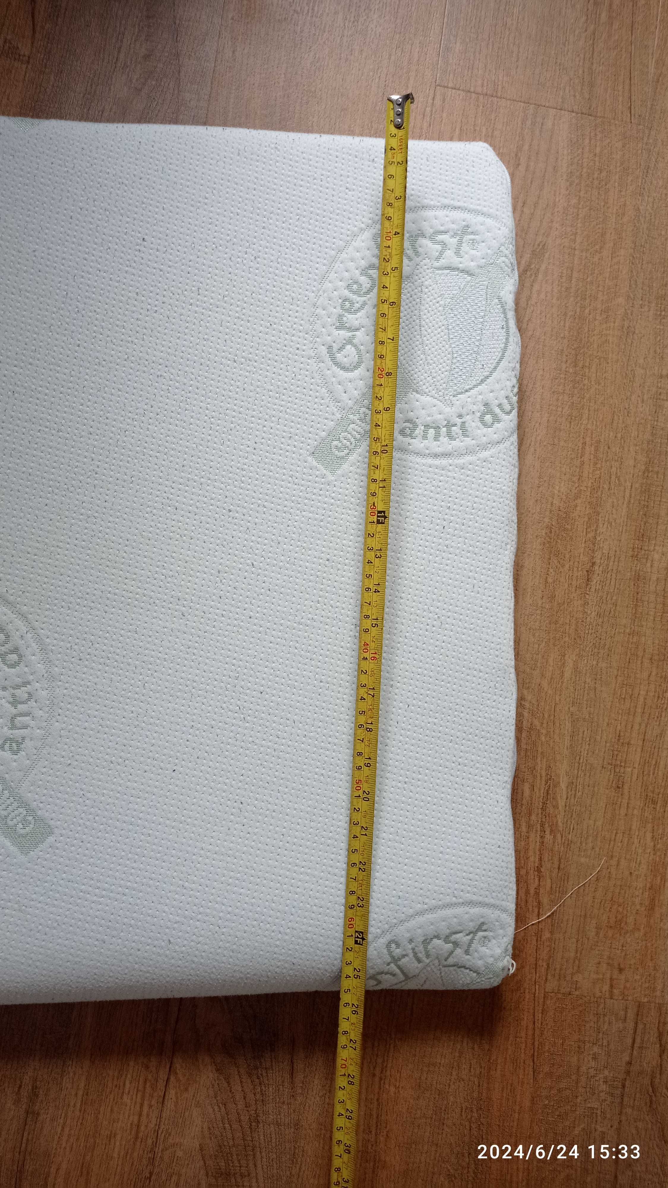 Materac z pianki termoelastycznej 137cmx70cm do łóżeczka 140x70