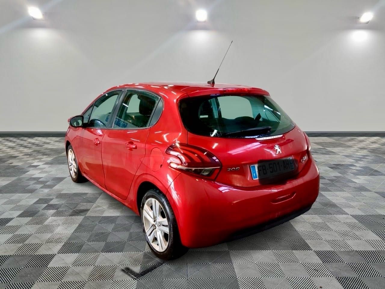 Peugeot 208 com 100 mil km