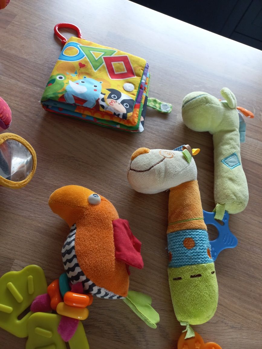Zestaw zabawek dla niemowlaka sensoryczne gryzaki grzechotki