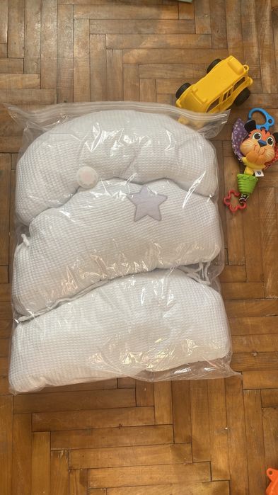 Бортики подушки хмаринки для дитячого ліжечка