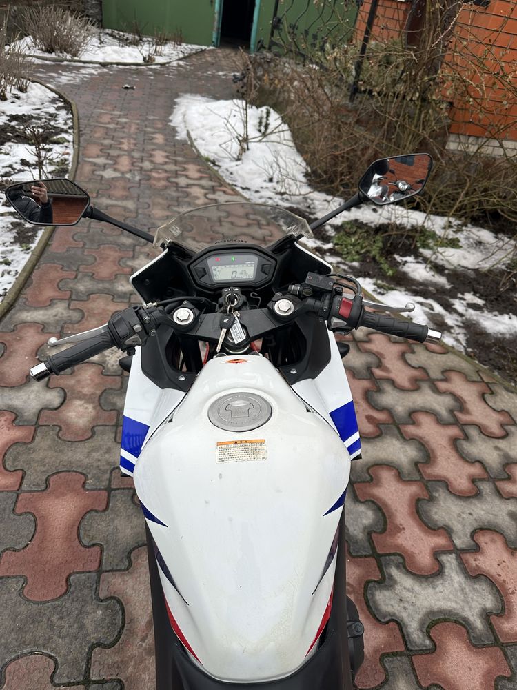 Honda CBR400R розмитнений