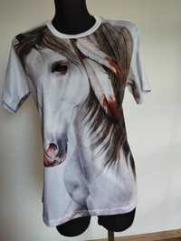 T-shirt z koniem Rozmiar M ( motyw konia na przodzie i na tyle )