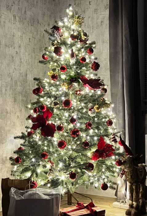 Ялинка з іграшками