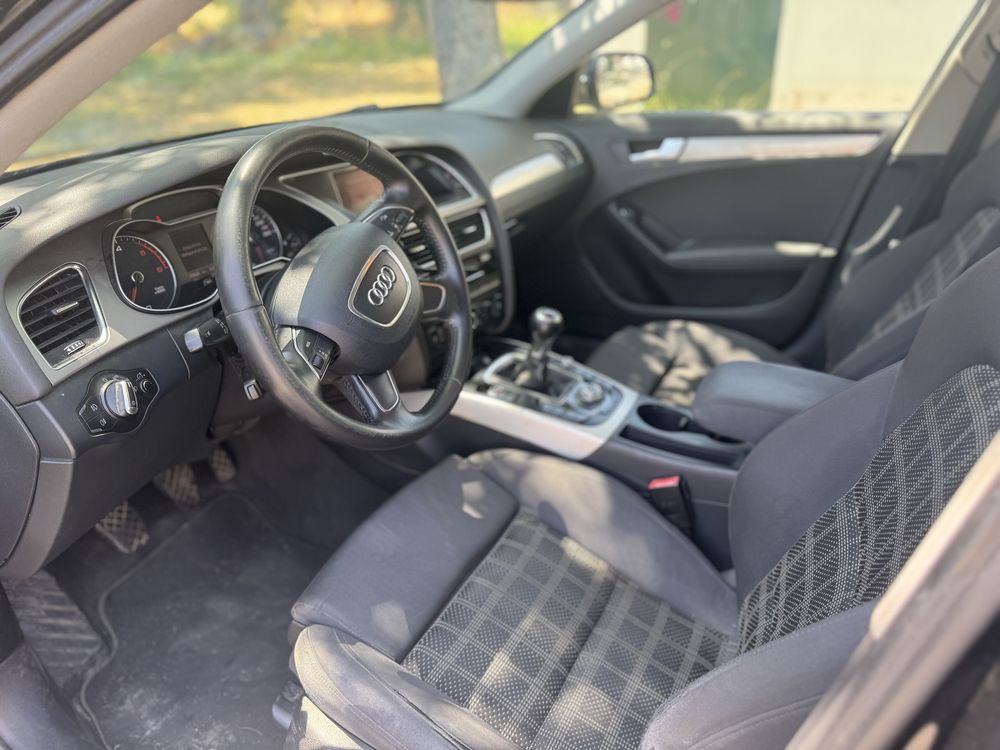 AUDI A4  2.0 TDI carrinha facelift 2012 bom estado