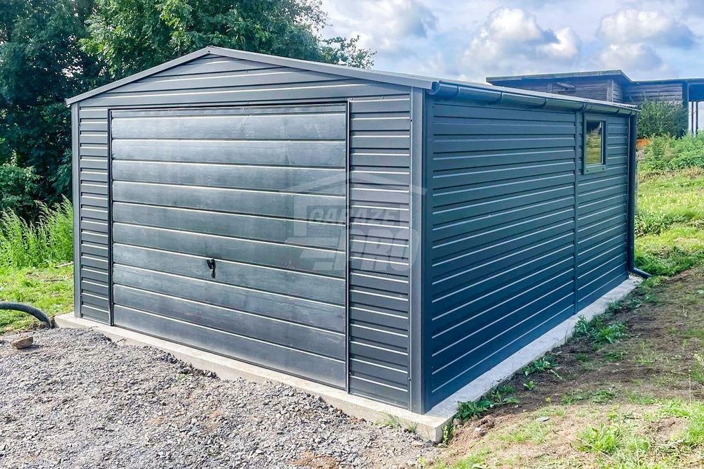 Garaż blaszany 4,5x5m Brama uchylna okno antracyt rynny dach GP422