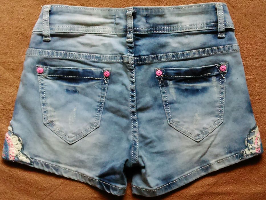 Spodenki jeans haft neon gipura wstawki szydełkowe